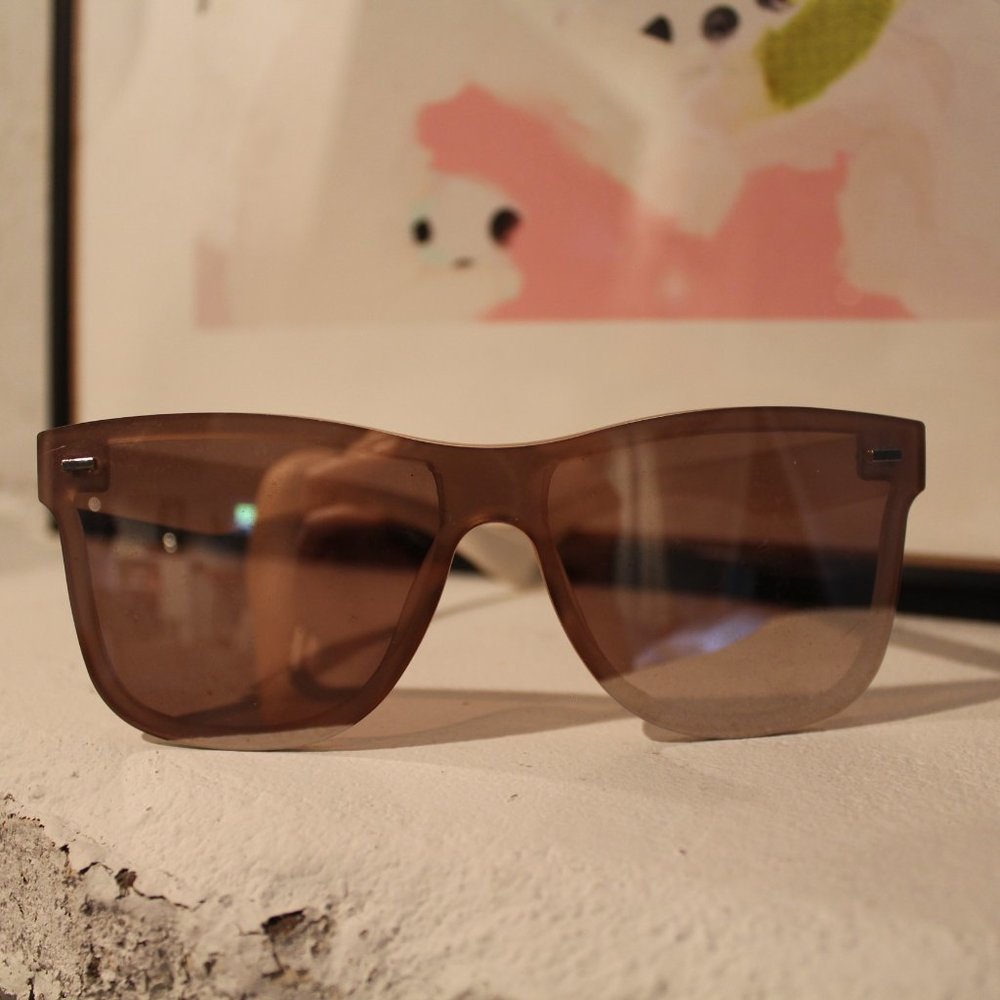 Mirrored pink sunglasses